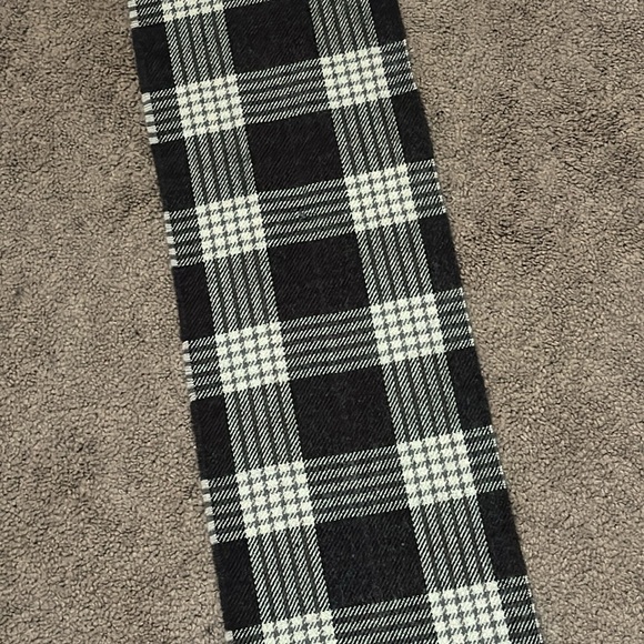 Scarf-Gray Tones Plaid-8x67-EUC-Acrylic - Picture 11 of 14